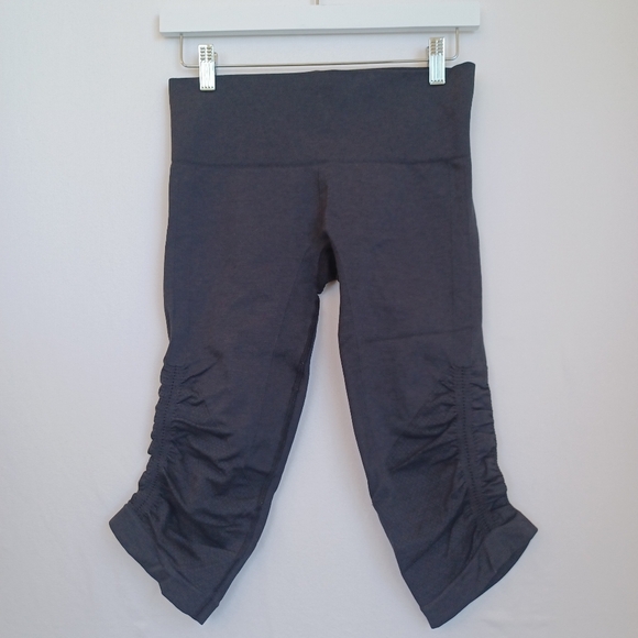 Lululemon Capri Leggings In The Flow Black Coal Cinched Leg Detail Womens size 6 - Picture 10 of 11